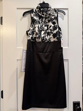 Black and White Floral Sleeveless Sheath Dress Size 10 New